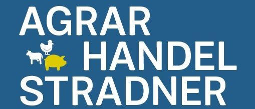 Das Logo von Agrar Handel Stradner mit weißem Text auf blauem Hintergrund. Es enthält Symbole von einem Huhn, einer Kuh und einem Schwein.