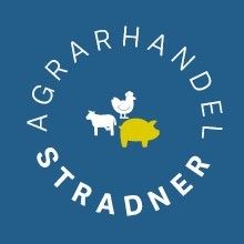 Blauer Hintergrund mit weißem Text, der 'AGRARHANDEL STRADNER' lautet. Unter dem Text befinden sich ein gelbes Schwein, ein weißes Huhn und ein weißes Schaf.