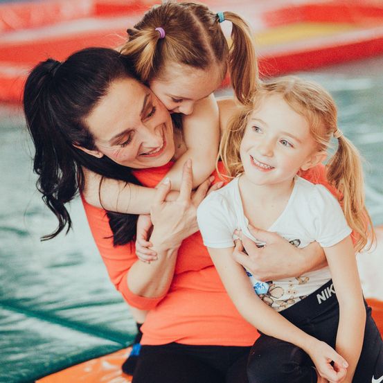 Bild enthält, People, Person, Adult, Female, Woman, Face, Head, Photography, Portrait, Smile