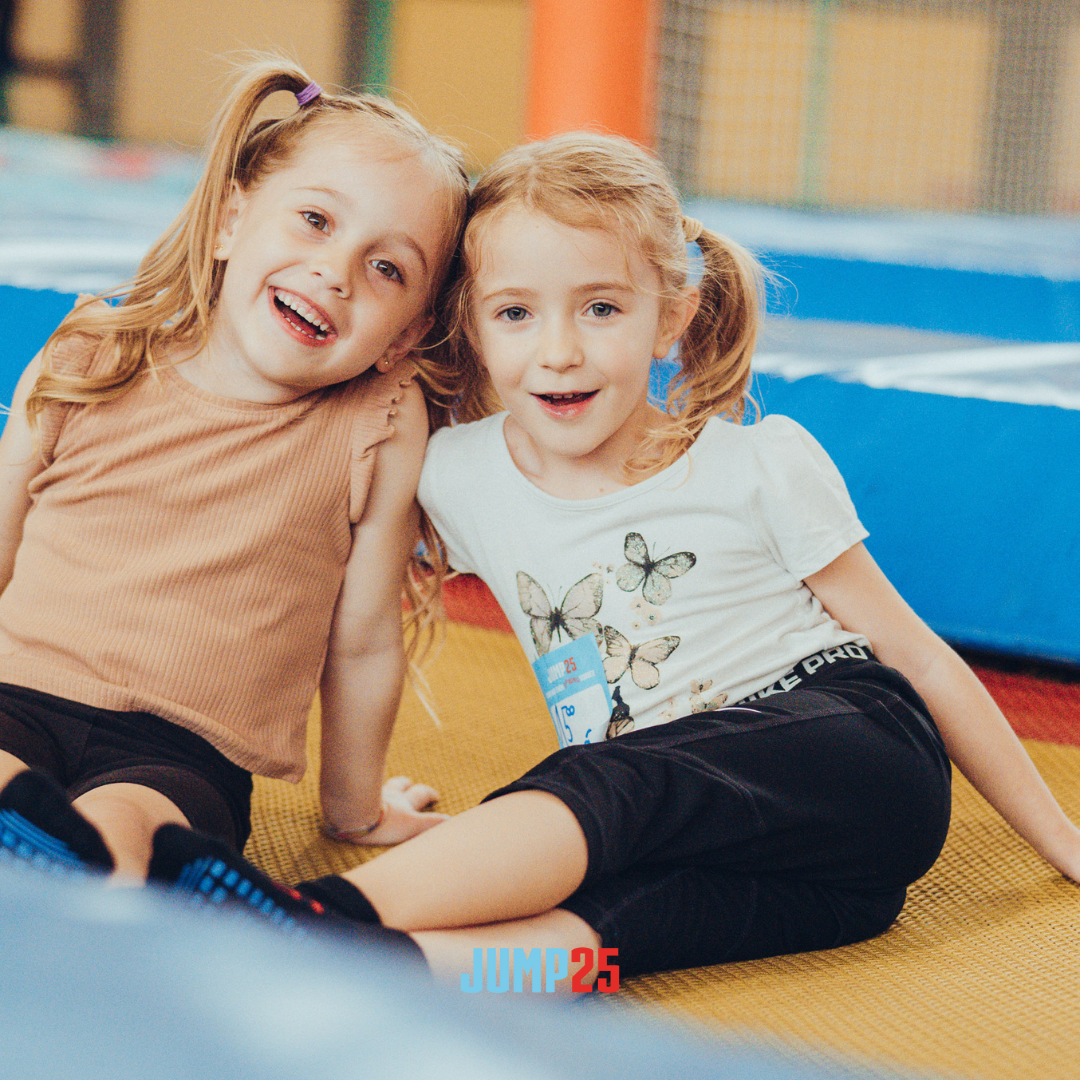 Bild enthält, Child, Female, Girl, Person, Face, Happy, Head, People, Shorts, Smile