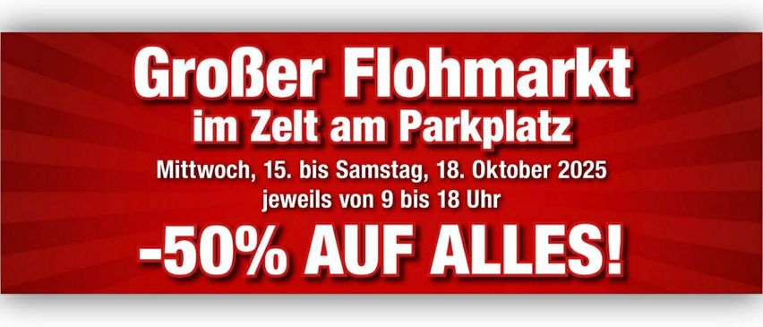Rotes Banner mit Werbung für einen großen Flohmarkt am Parkplatz vom Mittwoch bis Samstag, 15. bis 18. Oktober 2025, jeweils von 9 bis 18 Uhr, mit 50% Rabatt auf alles.
