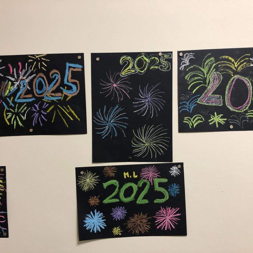 Bild enthält, Business Card, Paper, Text, Art, Painting, Number, Symbol