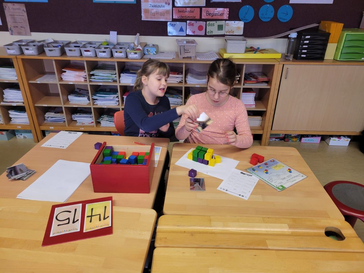 Bild enthält, Child, Female, Girl, Person, Student, Face, Head, Text