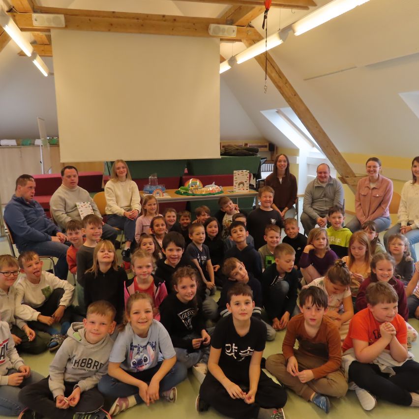 Bild enthält, People, Person, Boy, Child, Male, Adult, Man, Kindergarten, Female, Girl