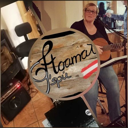 Bild enthält, Adult, Female, Person, Woman, Wood, Glasses, Guitar, Face, Guitarist, Performer