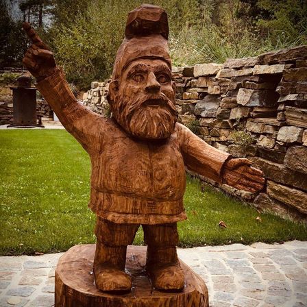 Bild enthält, Path, Walkway, Wood, Rock, Adult, Male, Man, Person, Flagstone, Grass