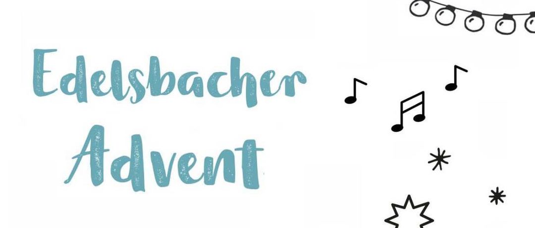 Ein Veranstaltungsposter für Edelsbacher Advent, geplant für den 6. Dezember 2025. Es zeigt einen Weihnachtsbaum mit Noten und Schneeflocken. Teilnehmende Chöre sind Chorgemeinschaft Paldau, VS Edelsbach, Zieherhofer Adventensemble und KroCant. Das Poster endet mit einem Kaffeetassen-Symbol.