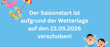 Ein Junge schwimmt mit einem Ball in einem Pool. Der Saisonstart ist aufgrund der Wetterlage auf den 23.05.2026 verschoben!