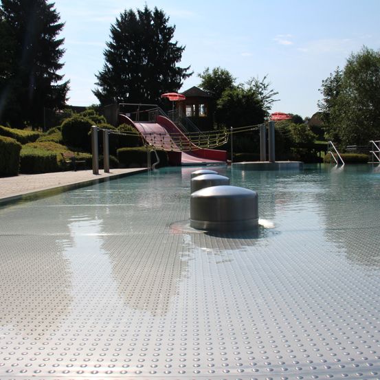 Bild enthält, Architecture, Building, Hotel, Resort, Water, Pool, Swimming Pool, Outdoors