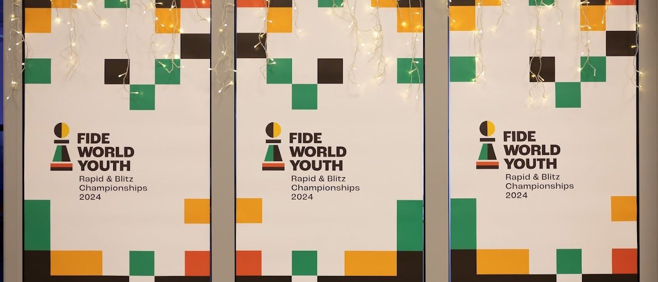 Bild enthält, Advertisement, Poster, Blackboard