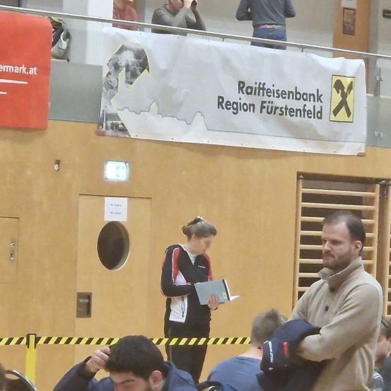 Bild enthält, Adult, Male, Man, Person, Boy, Child, Blow Dryer, Switch, Crime Scene, Text