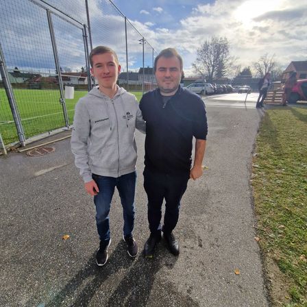 Bild enthält, Pants, Photography, Portrait, People, Grass, Coat, Path, Jacket, T-Shirt, Park