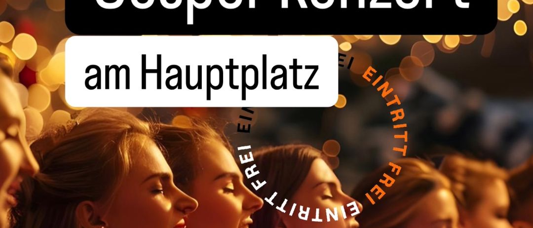 Ein Chor von Frauen in roten Kleidern singt bei einem Weihnachtskonzert auf dem Hauptplatz. Das Datum 13.12 und das Wort 'Gospel-Konzert' sind prominent angezeigt.