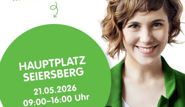 Eine Frau in einer grünen Jacke mit einem weißen T-Shirt lächelt. Sie ist bei der Veranstaltung Hauptplatz Seiersberg am 21.05.2026 von 9:00 bis 16:00 Uhr. Besuchen Sie unser Mobiles Info Center für persönliche Beratung.