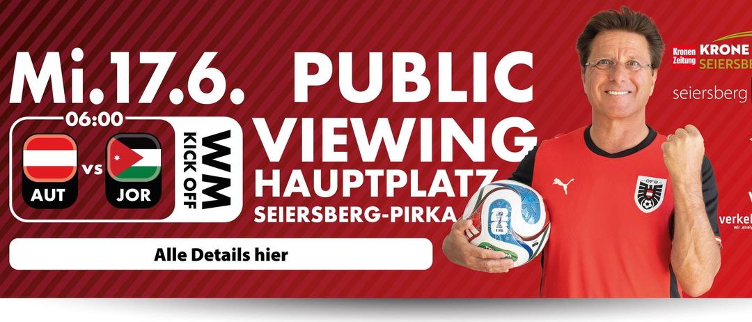 Öffentliches Viewing auf dem Hauptplatz in Seiersberg-Pirka mit einer Person, die einen Fußball hält. Roter Hintergrund.
