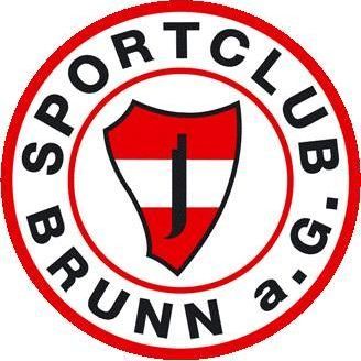 Ein rundes Logo mit roten, weißen und schwarzen Farben. Das Logo steht für 'SPORTCLUB BRUNN G.'. Es zeigt einen Schild mit dem Buchstaben J und einer Flagge darin.