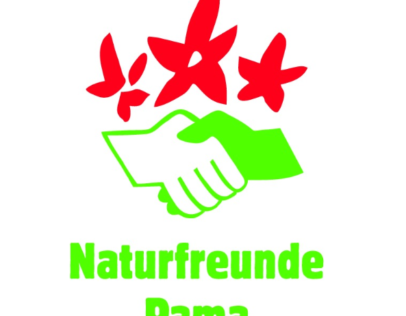 Ein weißer Hintergrund mit drei roten Sternen und einem Händeschüttel-Logo mit dem Text Naturfreunde Pama in Grün.