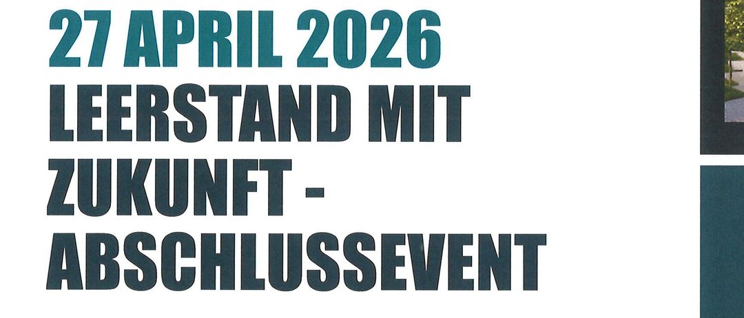 Plakat für eine Abschlussveranstaltung des Projekts am 27. April 2026. Es zeigt Hände, die Legosteine zusammensetzen, ein Hausmodell und Text über eine Lernstation und zukünftige Entwicklungen.