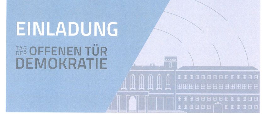 Bild enthält, Advertisement, Poster, Text, Architecture, Building