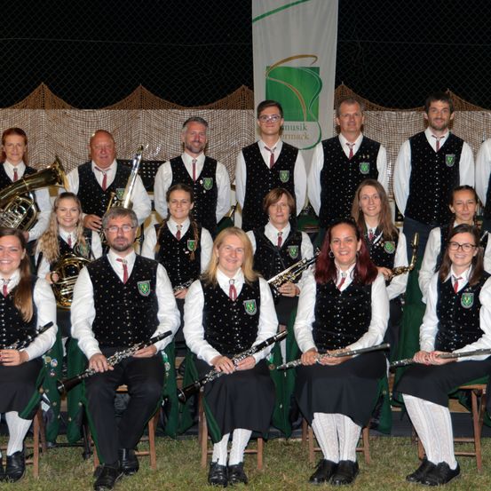 Bild enthält, Group Performance, Music Band, Person, People, Adult, Female, Woman, Girl, Teen, Man