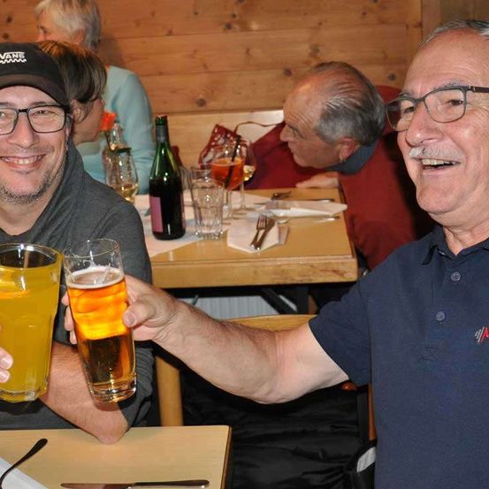 Bild enthält, Beer, Glass, Lager, Adult, Male, Man, Person, Beer Glass, Glasses, Portrait
