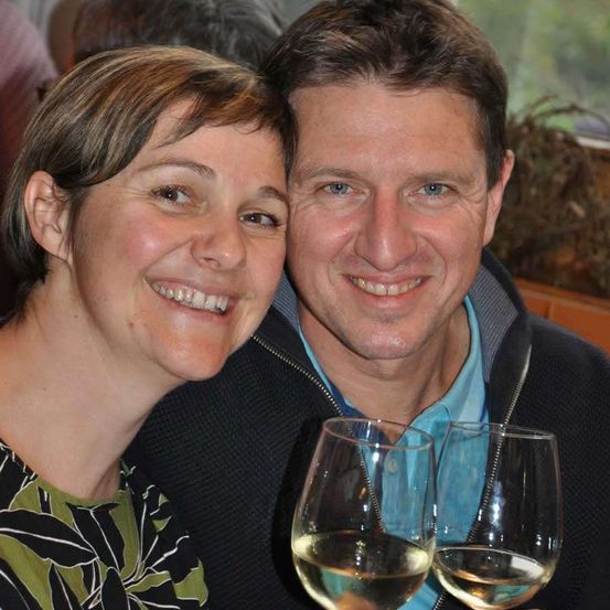 Bild enthält, Glass, Photography, Person, Face, Head, Portrait, Alcohol, Beverage, Liquor, Wine Glass