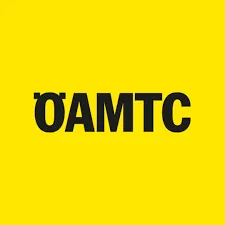 Das Bild zeigt den Text 'OAMC' in fetter schwarzer Schrift auf einem hellgelben Hintergrund. Der Text ist zentriert und fällt durch die kontrastierenden Farben besonders auf.