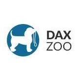 Das DAX ZOO-Logo zeigt eine Hundesilhouette, die eine Leine im Maul hält, vor einem blauen Kreishintergrund. Der Text DAX ZOO ist in fetter, dunkelblauer Schrift dargestellt.