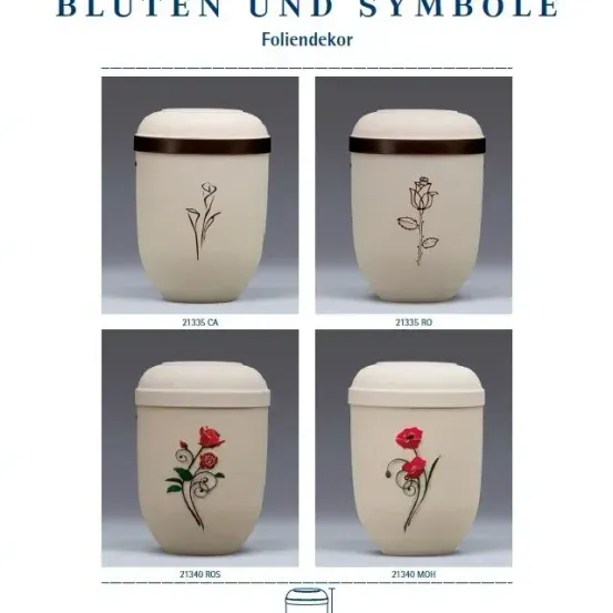 Vier Keramikurnen werden mit Blumendesigns darauf angezeigt. Die Urnen sind weiß mit braunen Verkleidungen. Abmessungen für jede Urne sind angegeben.