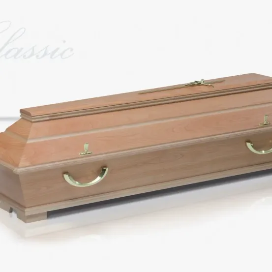 Ein hölzerner Sarg mit Messinggriffen und klassischem Design wird auf weißem Hintergrund präsentiert. Der Sarg hat eine elegante Oberfläche und trägt das Wort 'Klassisch' darüber.