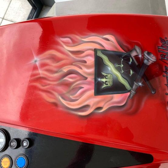 Bild enthält, Water, Electrical Device, Switch, Outdoors, Nature, Car, Transportation, Vehicle