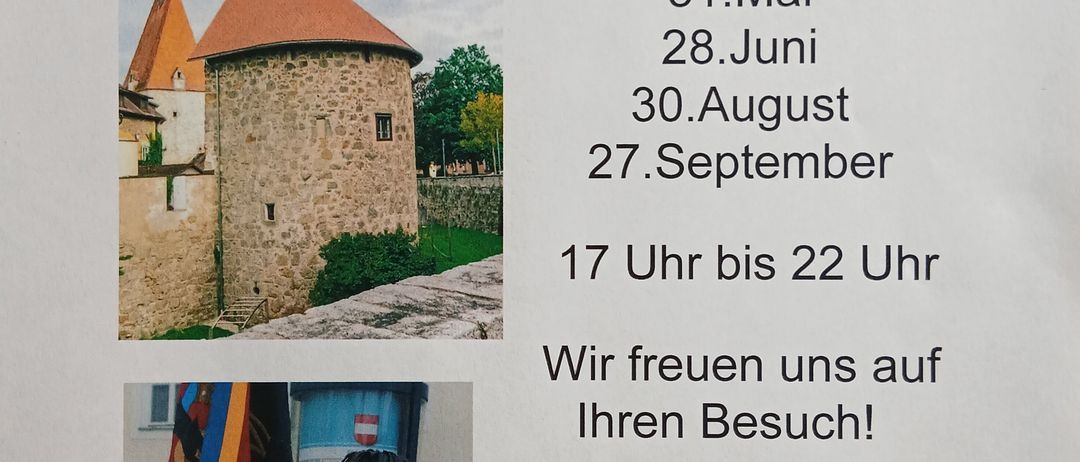 Eine Ankündigung zur Öffnung eines Schlossgartens. Es enthält Termine für Mai, Juni, August und September. Es gibt auch Bilder eines Schlosses, einer Flagge und einer Gruppe von Soldaten.