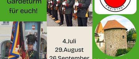 Plakat mit Militärparade, Daten und Einladung, mit Familie und Freunden um 17 Uhr dabei zu sein.
