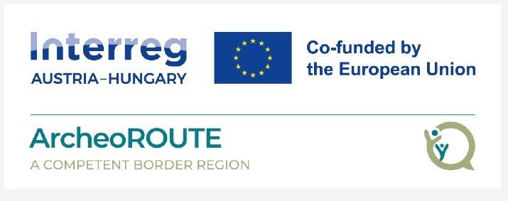 Bild enthält, Logo, Text