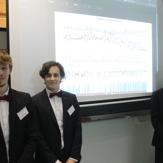 Bild enthält, Formal Wear, Tie, Suit, Blazer, People, Person, Tuxedo, Adult, Male, Man