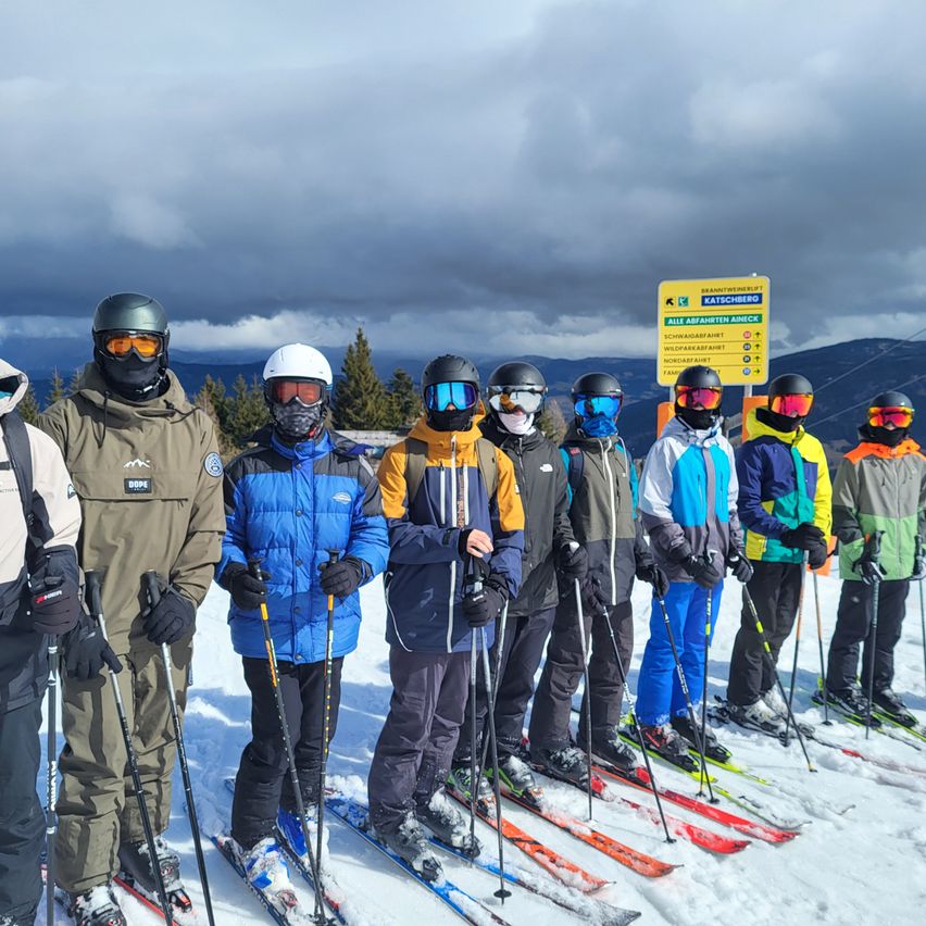 Bild enthält, Nature, Outdoors, Adult, Male, Man, Person, Piste, Snow, Jacket, Helmet