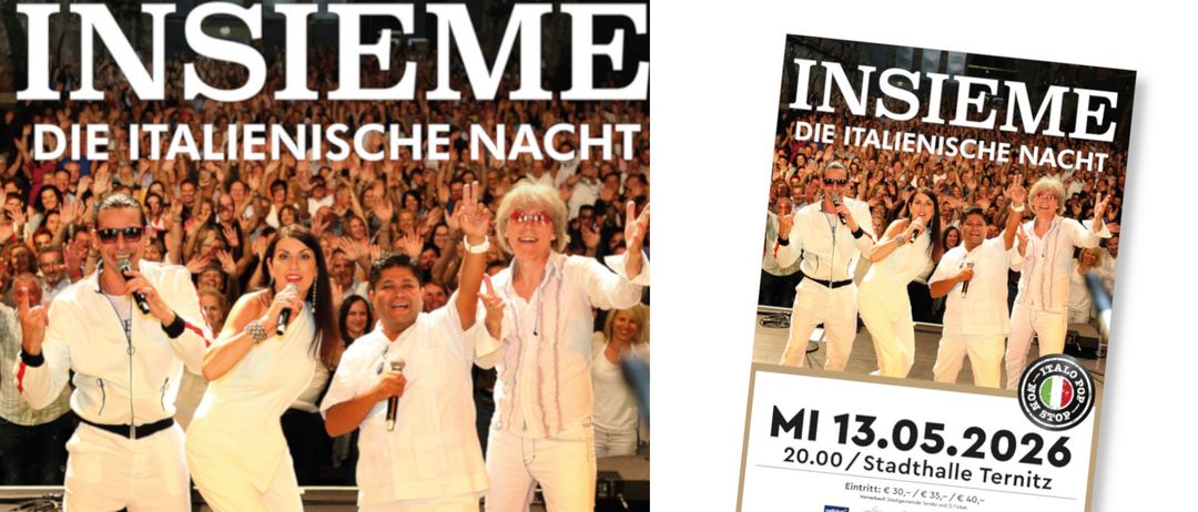 Ein Zeitschriftencover mit einem Mann und einer Frau auf der Bühne, beide halten Mikrofone. Der Mann lächelt und macht ein Friedenszeichen. Die Frau lächelt ebenfalls, und das Publikum im Hintergrund ist unscharf.