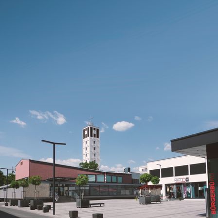 Ein klarer blauer Himmel mit einigen Wolken. Ein hoher weißer Turm steht in der Mitte des Bildes, umgeben von Gebäuden und Bäumen.