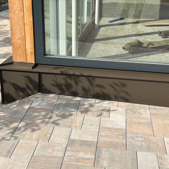 Bild enthält, Floor, Flooring, Window, Windowsill