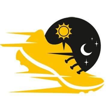 Bild enthält, Helmet, Logo, Clothing, Swimwear, Animal, Fish, Sea Life, Shark, Cap, Hat