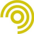 Ein gelbes Spirallogo auf weißem Hintergrund. Das Spiralmuster ist konzentrisch und beginnt bei einem kleinen Mittelpunkt, der nach außen hin expandiert.