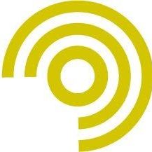 Ein gelbes Spirallogo auf weißem Hintergrund. Das Spiralmuster ist konzentrisch und beginnt bei einem kleinen Mittelpunkt, der nach außen hin expandiert.