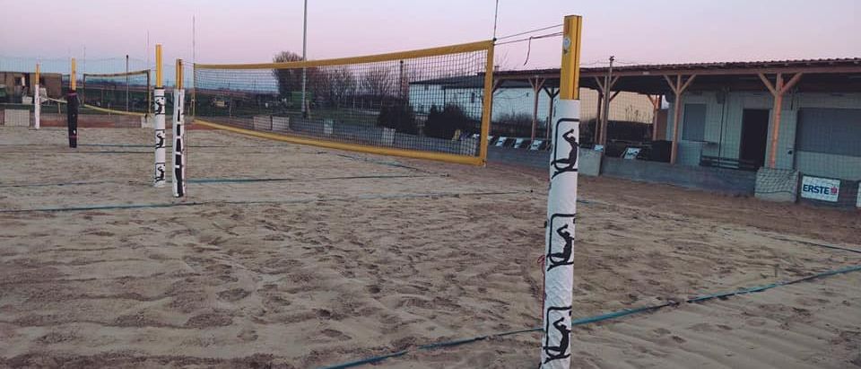 Bild enthält, Sport, Volleyball, Person, Playing Volleyball, Cricket, Cricket Bat