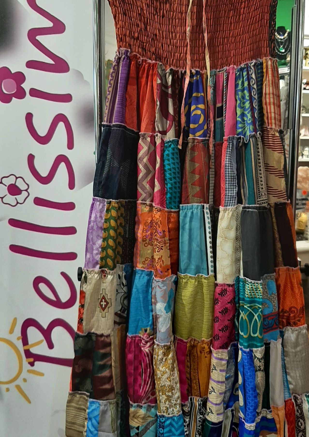 Bild enthält, Clothing, Skirt, Art