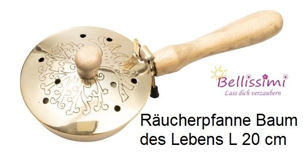 Ein Messing-Räuchergefäß mit Schmetterlingsdesign und hölzerne Handhabe, 20 cm lang. Der Markenname Bellissimi ist mit einer Sonne und dem Spruch 'Lass dich verzaubern' angezeigt.