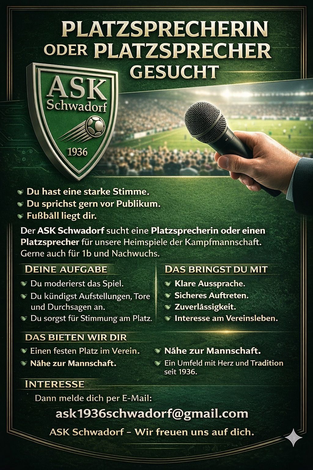 Plakat mit Mikrofon und Fußballfeld. Es steht 'ASK Schwadorf', '1936' und sucht eine Platzsprecherin oder einen Platzsprecher für Heimspiele der Kampfmannschaft. Aufgaben beinhalten Moderation, Ansagen und Sicherstellung der Teamstimmung. Angebote umfassen einen festen Platz, Nähe zur Mannschaft und ein Umfeld mit Herz und Tradition seit 1936.