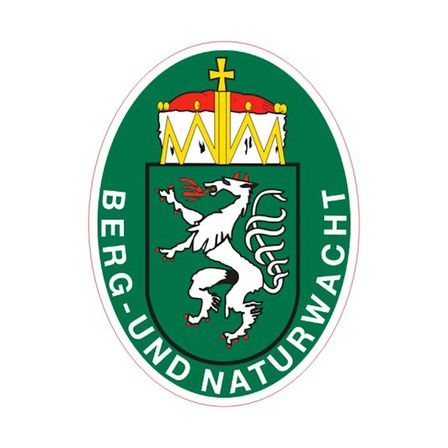 Ein grünes kreisförmiges Emblem mit 'BERG-UND NATURWACHT' Text, das einen gekrönten Löwen mit einem Kreuz auf dem Rücken und roten Akzenten zeigt.