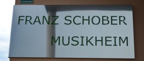 Bild enthält, Sign, Symbol, Business Card, Paper, Text