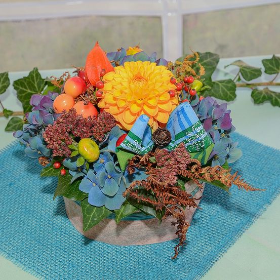 Bild enthält, Flower, Flower Arrangement, Flower Bouquet, Plant, Pattern, Art, Floral Design, Graphics, Rose, Ikebana