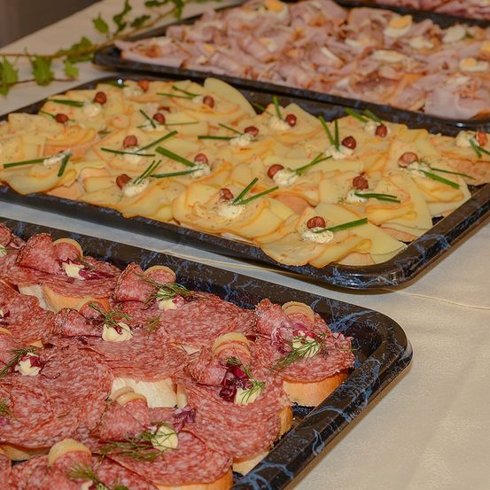 Bild enthält, Buffet, Cafeteria, Food, Indoors, Meal, Restaurant, Dish